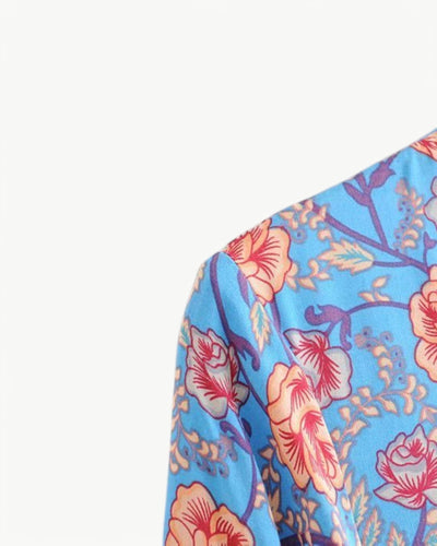 SÉRENE – Långklänning med V-ringning och blommönster – Omlottmodell med midjeband