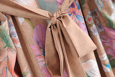 JOLIE – Lång kimono med blommor & påfågelmönster | Elegant & luftig