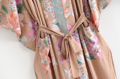 JOLIE – Lång kimono med blommor & påfågelmönster | Elegant & luftig